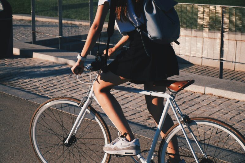 スポーツタイプ自転車の乗車姿勢を確認する参考画像